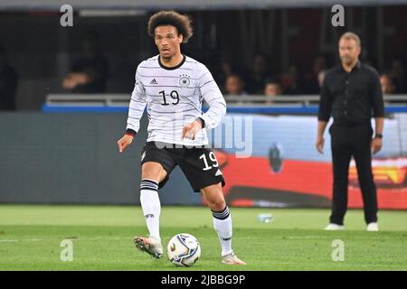 Bologne, Italien. 04.. Juni 2022. Leroy SANE (GER), Aktion, Einzelaktion, Einzelbild, Ausschnitt, Ganzkörperaufnahme, Vollfigur Fußball UEFA Nations League, Gruppenphase 1. Spieltag Italien (ITA) - Deutschland (GER) 1-1, am 4.. Juni 2022, Renato Dall `Ara Stadium Bologne Credit: dpa/Alamy Live News Stockfoto